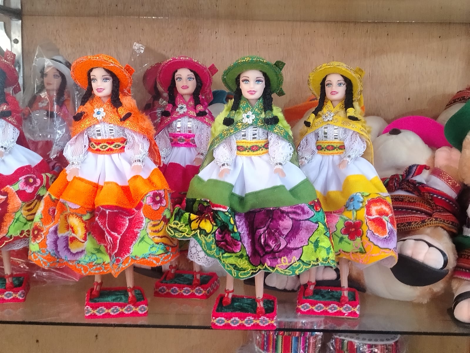 Muñecas con disfraz típico